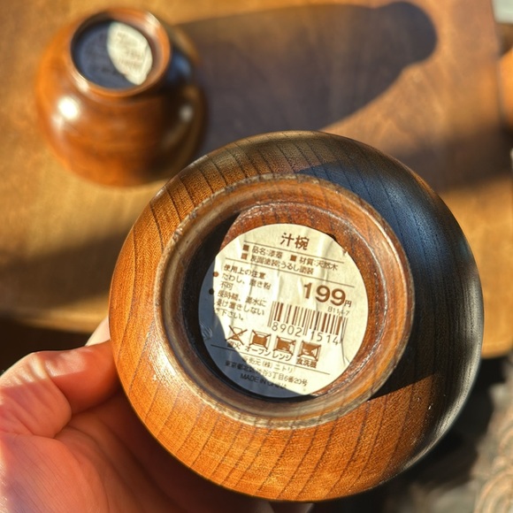 4 wee bowls. 3 from Japan: 2 wood and 1 ceramic w sweet painted theme +1 Italy - Picture 11 of 16